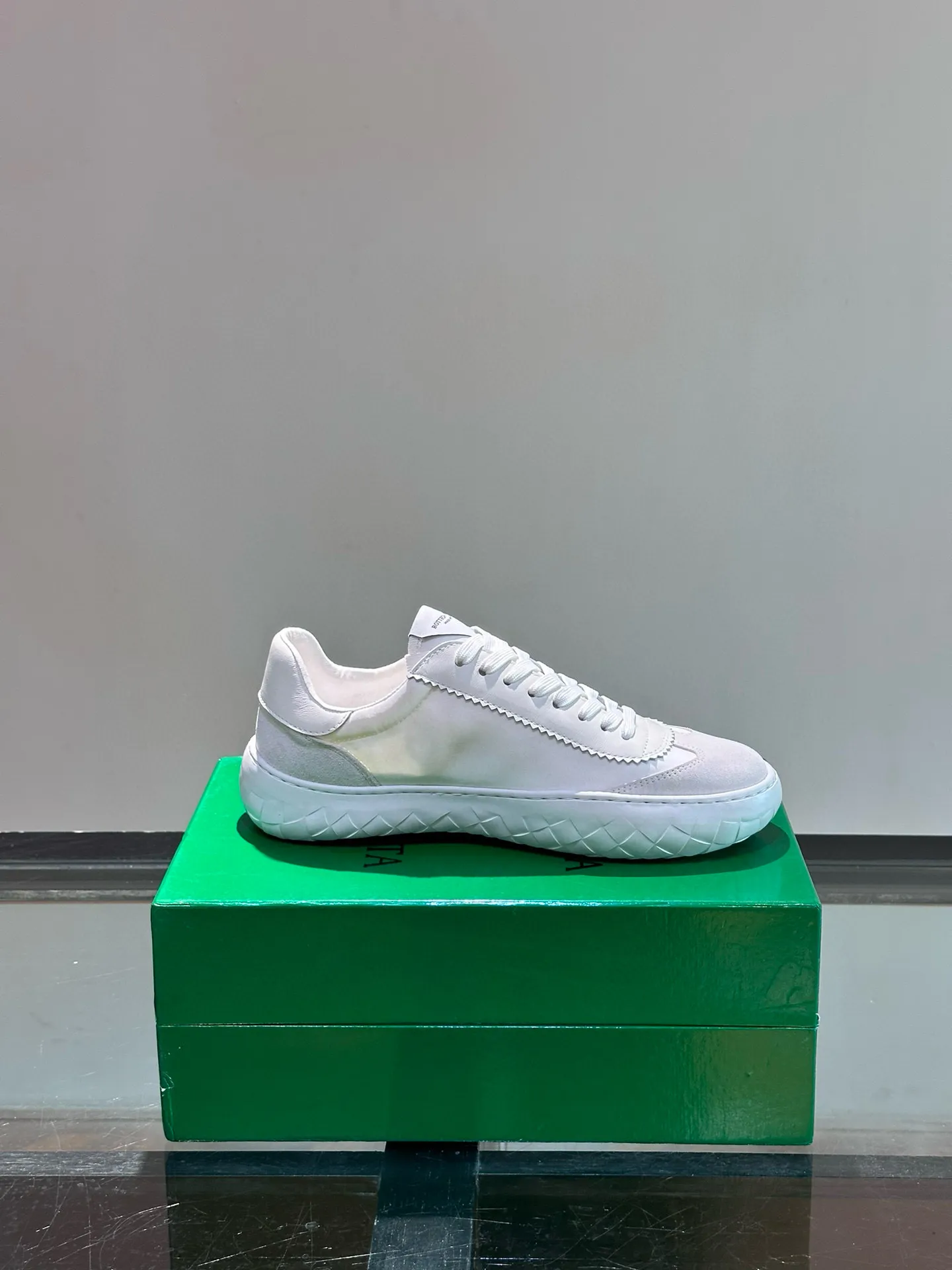 Factory price: 438💰BV/Bottega Veneta🆕New men's moral training sneakers, made of Sneaker technology nylon and suede, inspired by retro basketball shoes, a new interpretation of classic sneakers, a light, comfortable and breathable summer must-have item, the soles are made of classic woven texture, super recognizable, nylon suede stitching, full of texture! Size: 38-44, (45 customized)